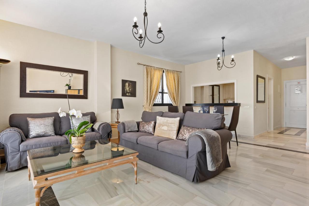 Beachside Luxury In Puerto Banus - Club Playas Del Duque